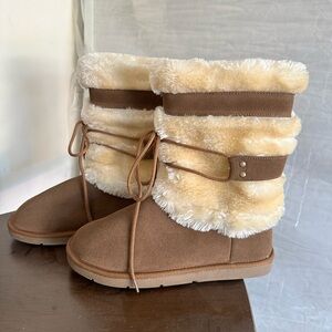 Never worn before Natural Reflections Suede Tan Sherling Size 9.